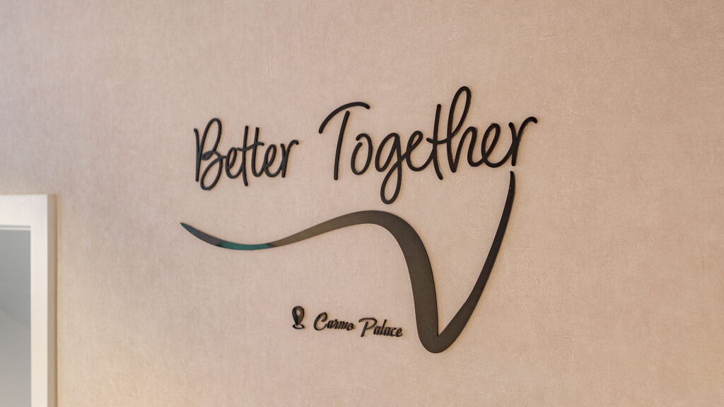 Logo (wall)